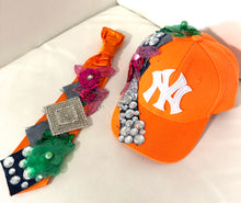 Load image into Gallery viewer, New York Hat And Necklace Tie Set
