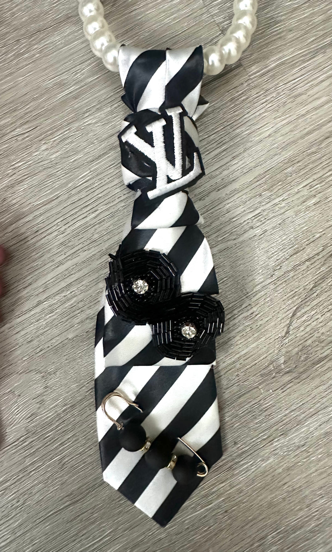 Monochrome Majesty Tie Necklace