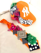 Load image into Gallery viewer, New York Hat And Necklace Tie Set

