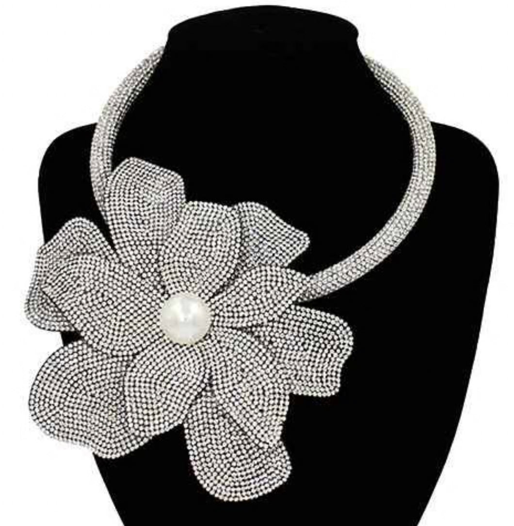✨ Crystal Bloom Elegance Necklace