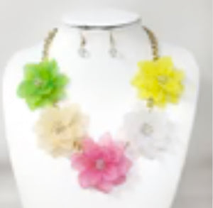Ms. Flower Power Necklace & Earrings Set