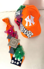 Load image into Gallery viewer, New York Hat And Necklace Tie Set
