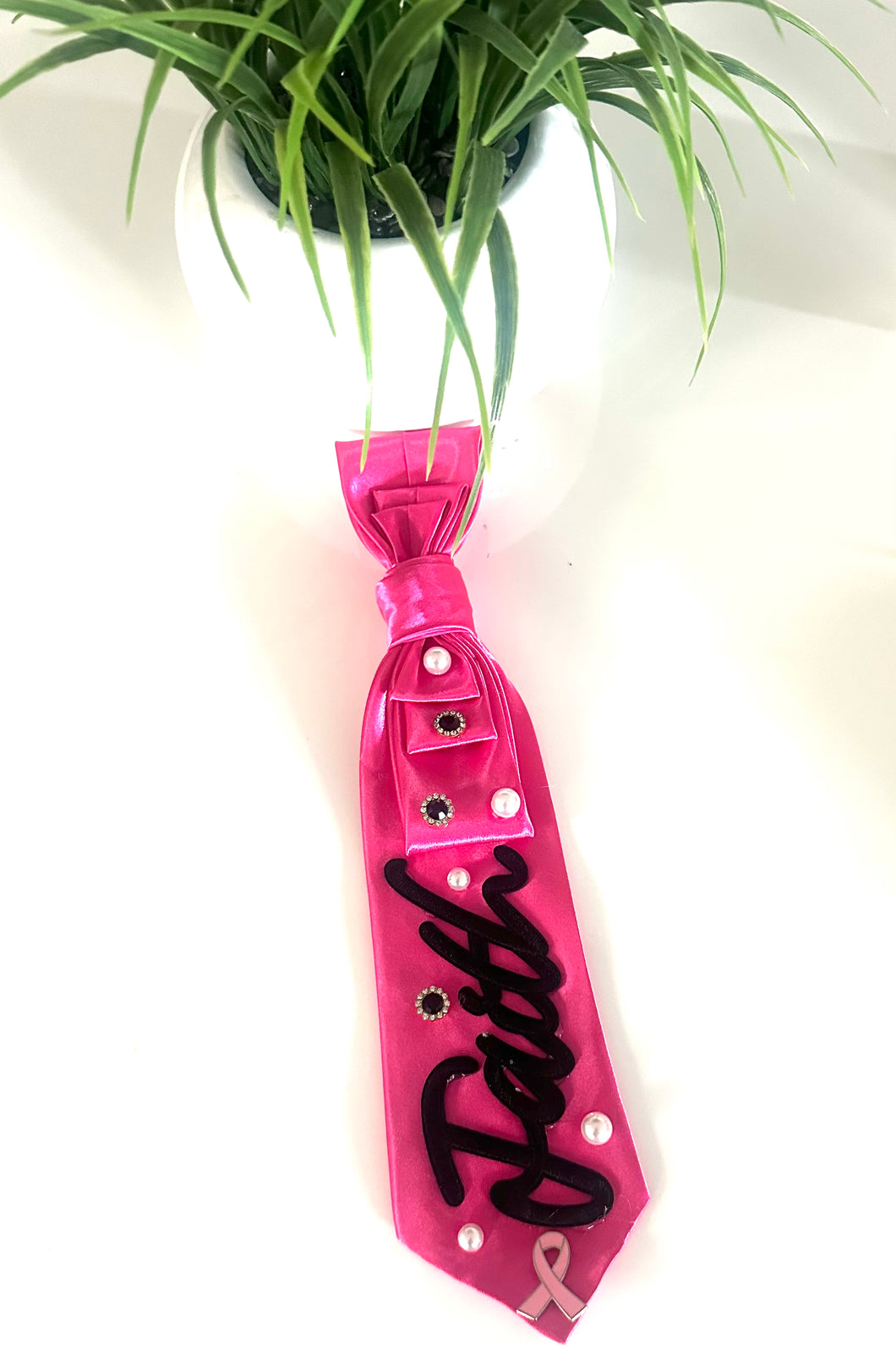 Faith always wins tie necklace